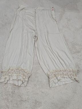 Ivory Lace-Trim Wide Leg Capris